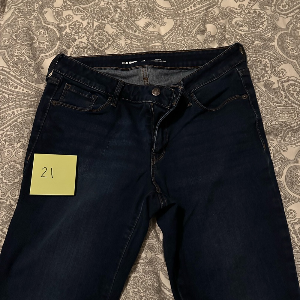 Old Navy mid rise kicker boot cut size 12 petite ￼